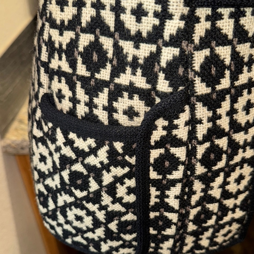 Black And White Geometric Pattern Vest - image 4